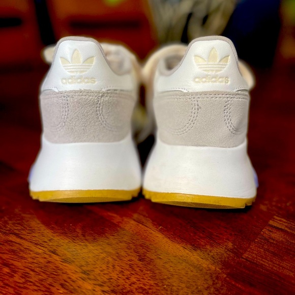 Adidas Retropy Sneaker, 7.5 Wmn. Offwhite, lavender, gray. Great condition. - Picture 2 of 6